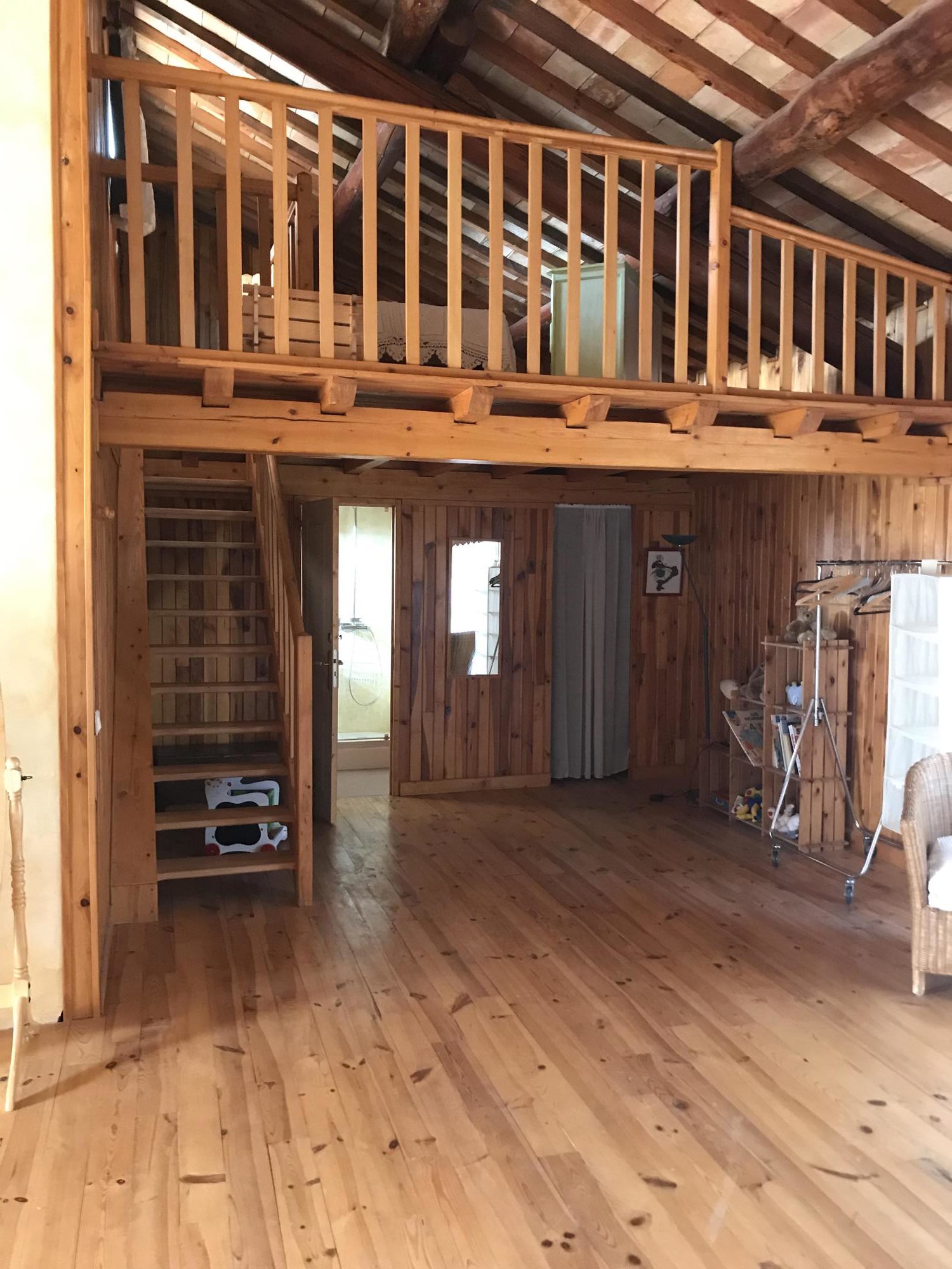 https://www.masgabriel.com/gite-luberon-provence/wp-content/uploads/2020/02/mezzanine-gite-luberon_2000-e1580925113511.jpg
